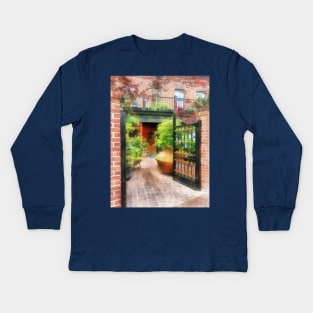 Baltimore MD - Restaurant Courtyard Fells Point Kids Long Sleeve T-Shirt